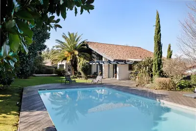 Simone – Villa avec piscine, Biarritz