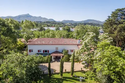 Image de Les CYPRÈS - Villa avec piscine, Urrugne