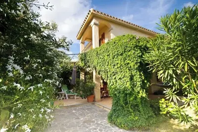 Image de Your cozy nest by the ocean: Casa Artemisia, private house with garden