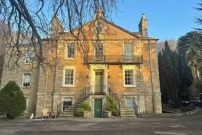 Spacious 2-bedroom apartment in Spylaw Park