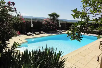 Image de Loft en campagne face au Luberon, au coeur de la Provence.