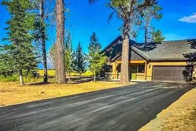 Image de Cozy 3-bedroom cabin in tranquil Donnelly with WiFi, Ac