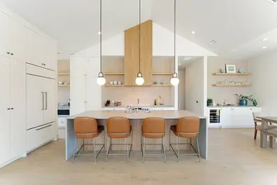 Image de *New* - Pool, Downtown Austin, Private Bathrooms for Each Bedroom