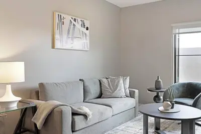 Image de Landing | Chic 2bd, Pool, Yoga Studio