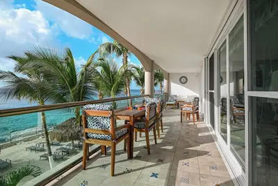 Image de Beachfront in Downtown Cozumel! El Cantil 2bn