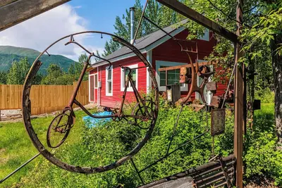 Image de Kate Kennedy House, 1920's Madam's home; Step into 1920 in this unique Cottage