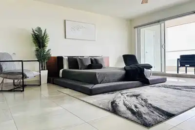 Image de Beachfront Apartment with 3 Br 2 Ba with pool