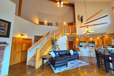 Image de Moose Manor – Antlers, Aspens, and Alpine Peace in the Heart of the Rockies