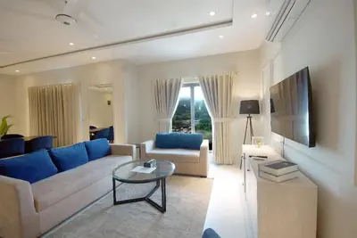 Image de Centrally Located 3 Bedroom Apartment in Lahore