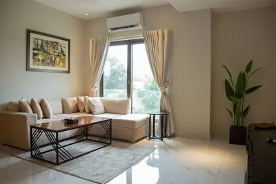 Image de Dreamy 2 Bed Apartment | Centrally Located in Lahore