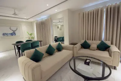 Image de 3 Bedroom Apartment in Lahore close to Mm Alam, Packages Mall