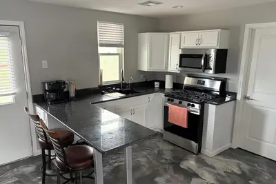 Image de Contemporary 2-bedroom new construction cabin with WiFi, Ac in Davis