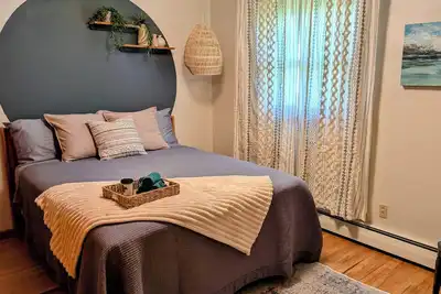 Image de Trendy 4-bedroom cabin, comfortable and spacious, with kid friendly beach