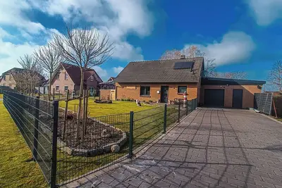 Image de Vacation home with dog in Wangerland - canine happiness & family time on the coast