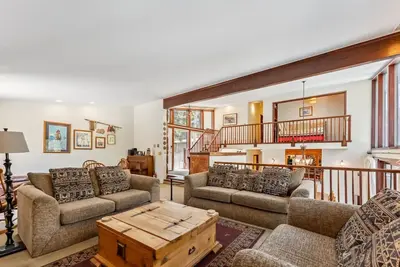 Image de Spacious 4, 000 Sq Ft Riverfront Home | Game Room • Deck • 1. 5 Miles to Keystone