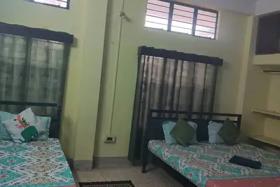 Image de Centrally located in the City of Guwahati. good communication. Family friendly