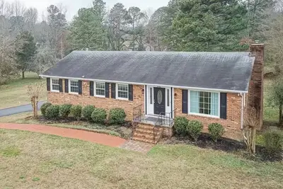 Image de Family Retreat - 3-bedroom house with New Pool, WiFi and Ac in North Durham