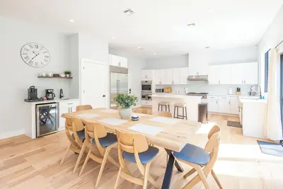 Image de Executive 4br/4ba, King Bed, Offices, Ev Charger