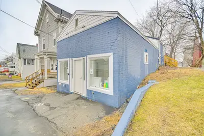 Image de Walkable, Low-Key Waterville Studio w/ Parking!