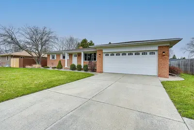 Image de 3 Mi to Dtwn Saginaw: Spacious & Updated Home!