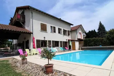 Image de Gîte du Beaujolais Bleu 18 pers. - Piscine et Jacuzzi - Lac des Sapins à 2mn