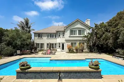 Image de Luxury 7br Home w/ Pool, Game Room & Ktv, Near Victoria Gardens
