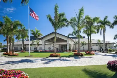 Image de Luxury Living in Pelican Sound Golf and River Club - Second Story Coach Home