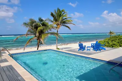 Image de No Big Ting - Beautiful Oceanfront Beach House, Snorkel Paradise w/ Private Pool