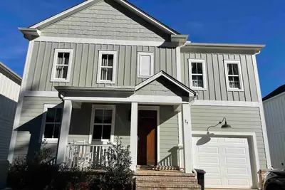 Image de Spacious 5-bed/5 bath home with river view.