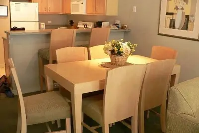Image de Cozy 1-bed condo, sleeps 2, fitness room, pool, hot tubs, in peaceful Seaside