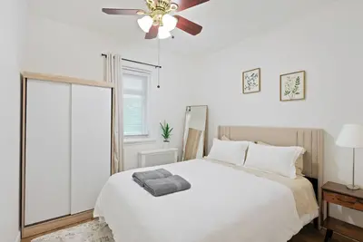 Cozy Home! 22m To Nyc! 3car Driveway! Fenced Backyard