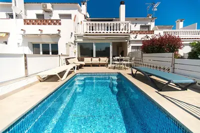 Image de Welcs Casa  240 Emp con piscina y vista al canal