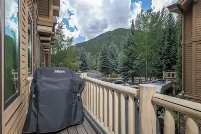 Trailside Townhome with Private Hot Tub