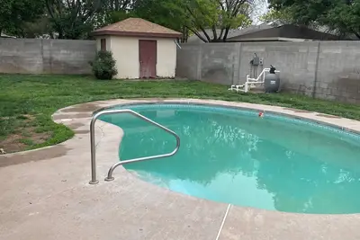 Image de Charming 3-bedroom Pool Home with WiFi, Ac in wonderful Roswell