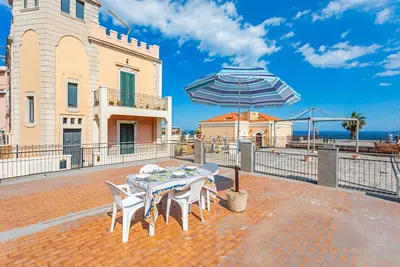 Villa 'Penelope - Faraglioni' avec vue sur mer et terrasse privée
