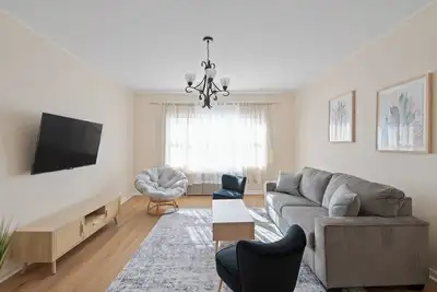 Image de Cozy Home/ 23 min from Nyc/ Home Theater, Cozy Home/ 23 min from Nyc/ Home Theater