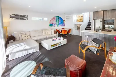 Image de Central City Retreat Stylish 2br with Parking