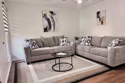 Image de Cozy New Modern On I-95