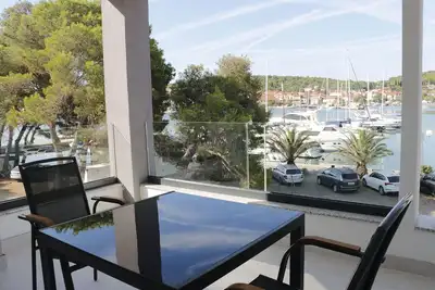 Image de Garçonnière avec le balcon et la vue sur le mer Kukljica, Ugljan (As-24327-a)