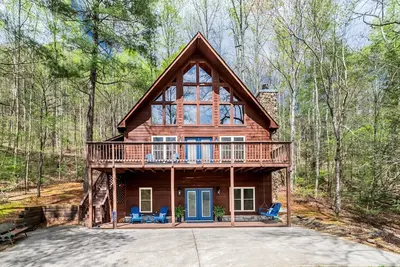 Golf Course-Resort Pool-2 King Suites-Scenic Cabin in Townsend, Tn River Tubing-6mi to National Park