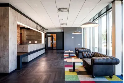 Image de Trendy Room for Food Enthusiasts - Central Culinary Haven