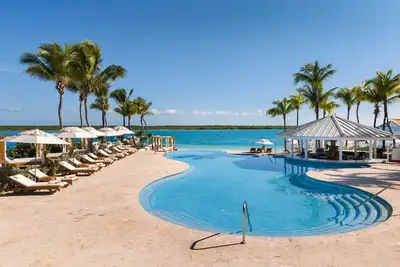 Image de Secluded Beach Escape – Spacious 2 Oceanfront Studios, Onsite Pool & Spa