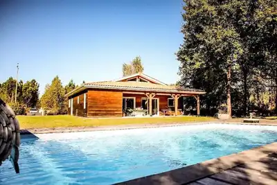 214 - Wunderschöne Villa mit Pool im Herzen des Waldes