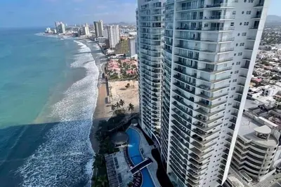Image de Complete apartment with ocean view and beachfront location