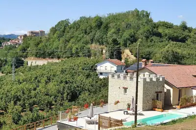 Image de Villa in Piedmont, near Alba and Barolo, in the middle of the famous hazelnut groves