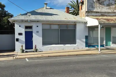 Image de Modern 2 bedroom cottage in historic setting