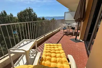 Image de Oceanfront Getaway – Terrace, View & Free Parking