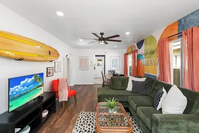 Image de 2 Homes in One! 2 Kitchens Huge Outdoor Retreat