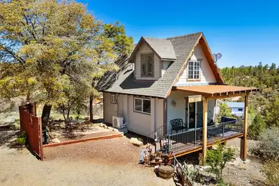 Image de Thumbe Butte Vacation Rental | 2-Br Chalet in the Mtns, Pup Friendly, Prescott | Incredible Mtn Views • 5min to Wsky Row