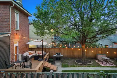 Image de Step into Smith Place, where eclectic décor meets spacious, thoughtfully designed interiors.